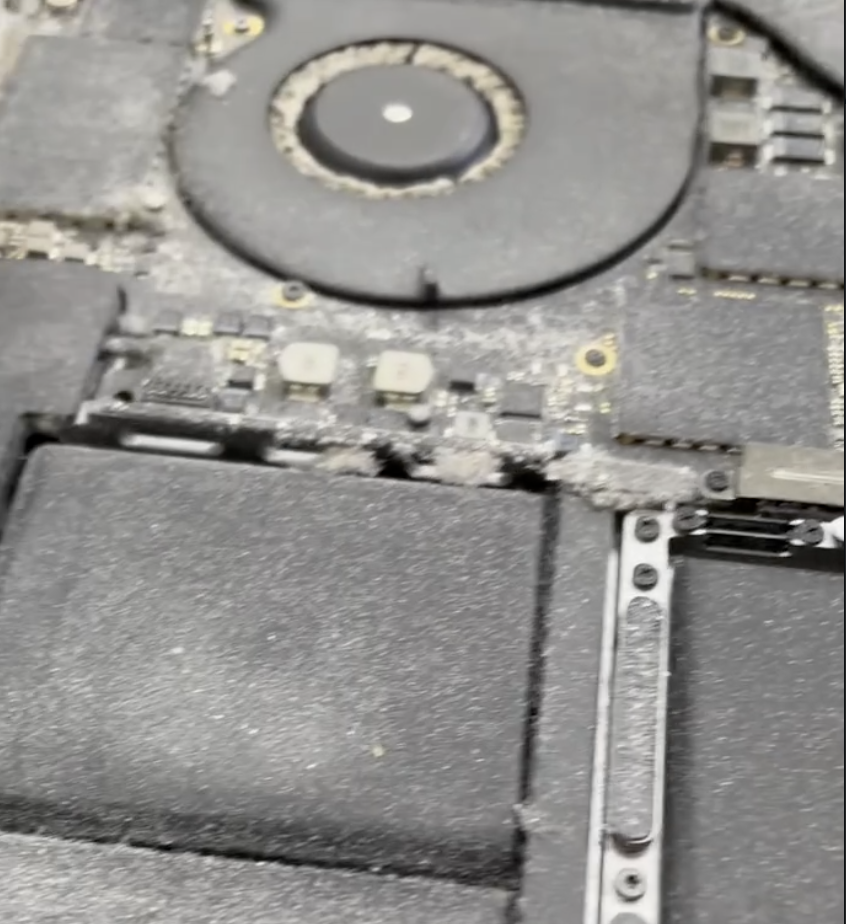 MacBook Fan & Sıvı Teması Temizliği